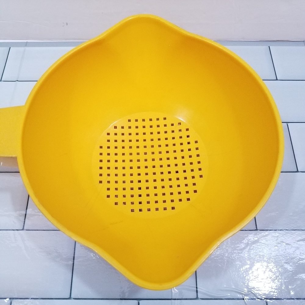 Tupperware Colander - Picture 10 of 11